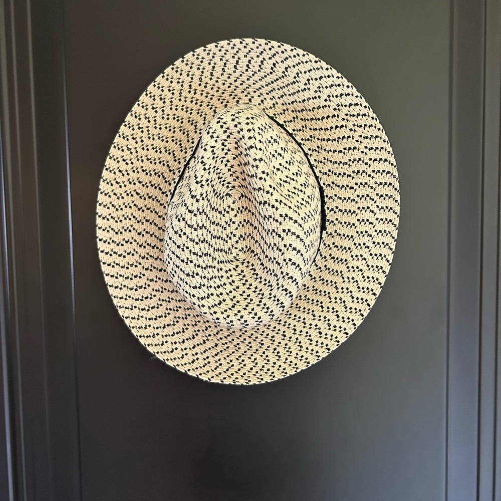 Ecote Black and White Woven Hat